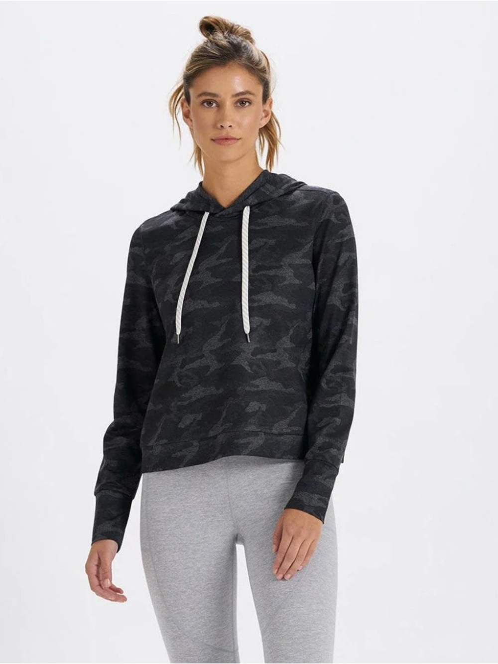 Vuori Women's Halo Essential Hoodie in Camo Dreamknit